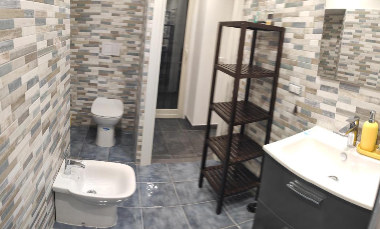 New Little House Hotel Наполи Екстериор снимка